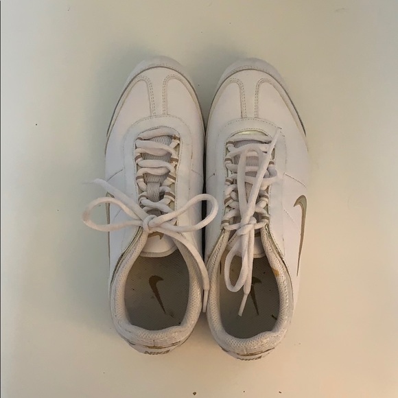 White NIKE sideline training shoes - Picture 3 of 3